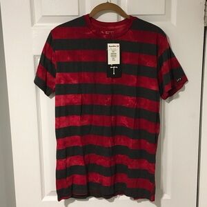 Buckle DFT Striped Red and Black Tee, NWT, L
50%Polyester/50% Cotton Made is USA